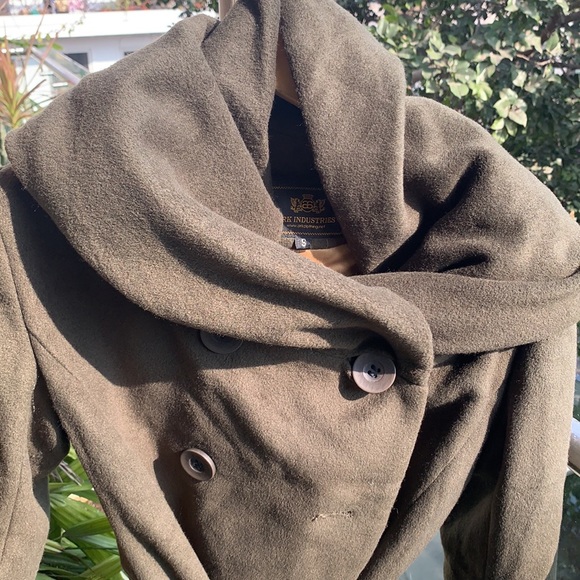 OLIVE GREEN WINTER COAT: Double breast, knee length. Unique collar-hood - Picture 13 of 16
